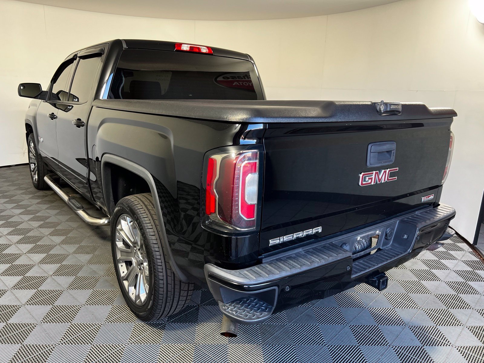 Used 2017 GMC Sierra 1500 SLT w/ All Terrain Package AWD/4WD image 7
