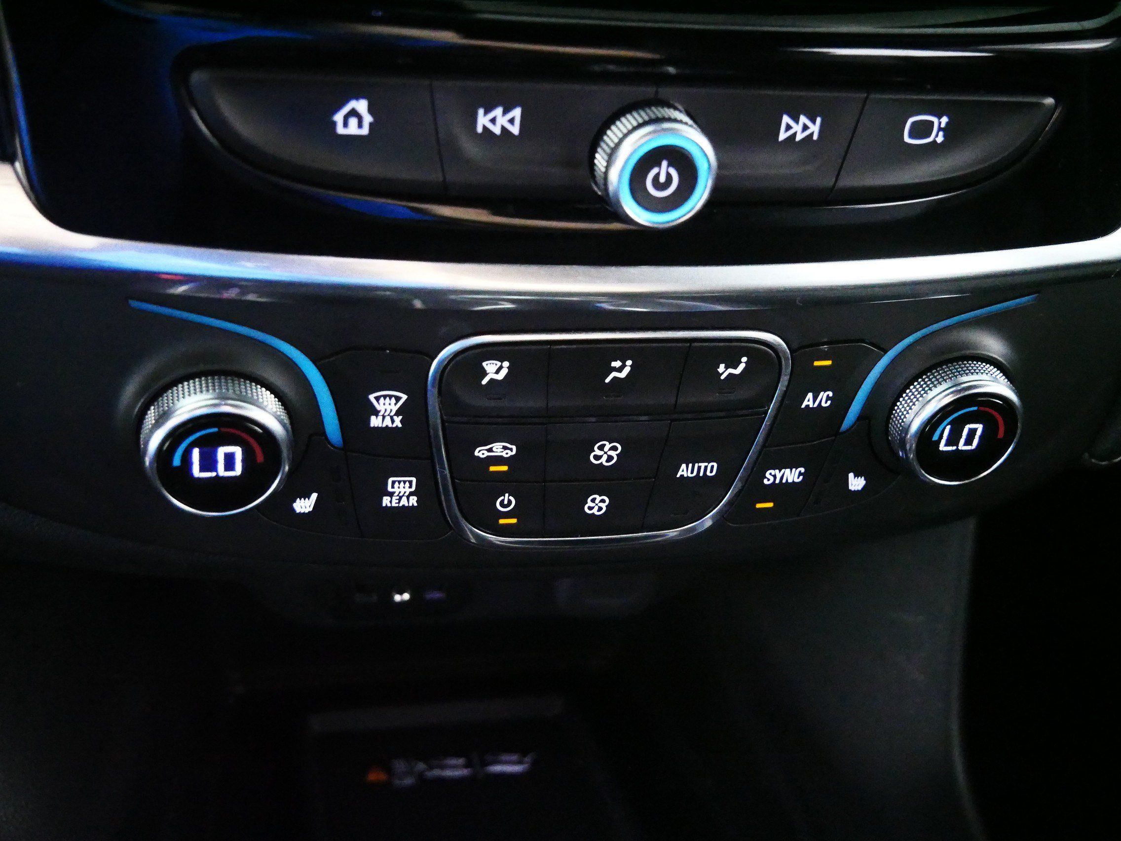 Used 2023 Chevrolet Traverse LT AWD/4WD image 23
