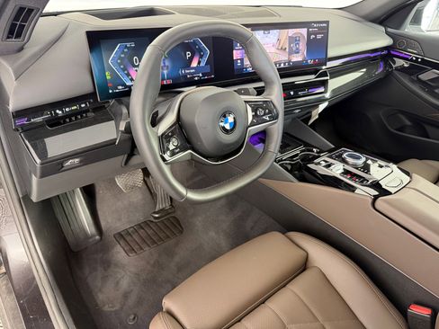 Used 2025 BMW 530i image 4