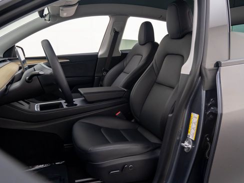 Used 2023 Tesla Model Y Long Range image 14