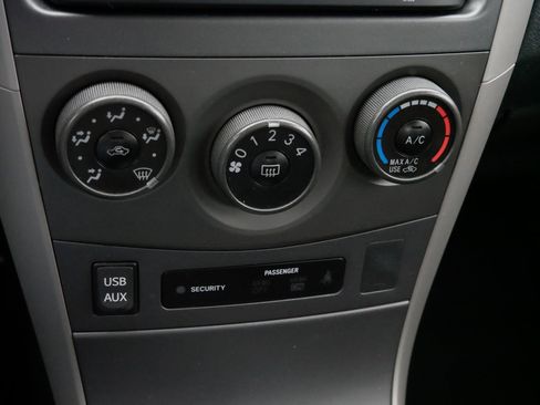 Used 2013 Toyota Corolla S image 23