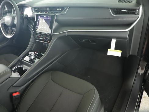 New 2025 Jeep Grand Cherokee L Laredo image 22