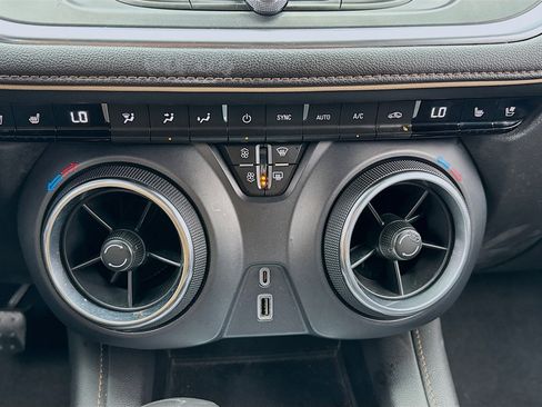 Used 2020 Chevrolet Blazer Premier w/ LPO, Black Grille Bar Package image 12