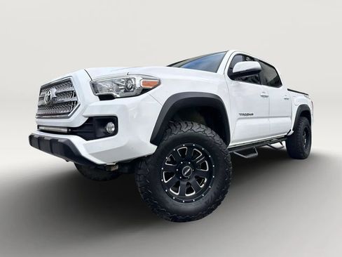 Used 2017 Toyota Tacoma TRD Off-Road RWD image 1