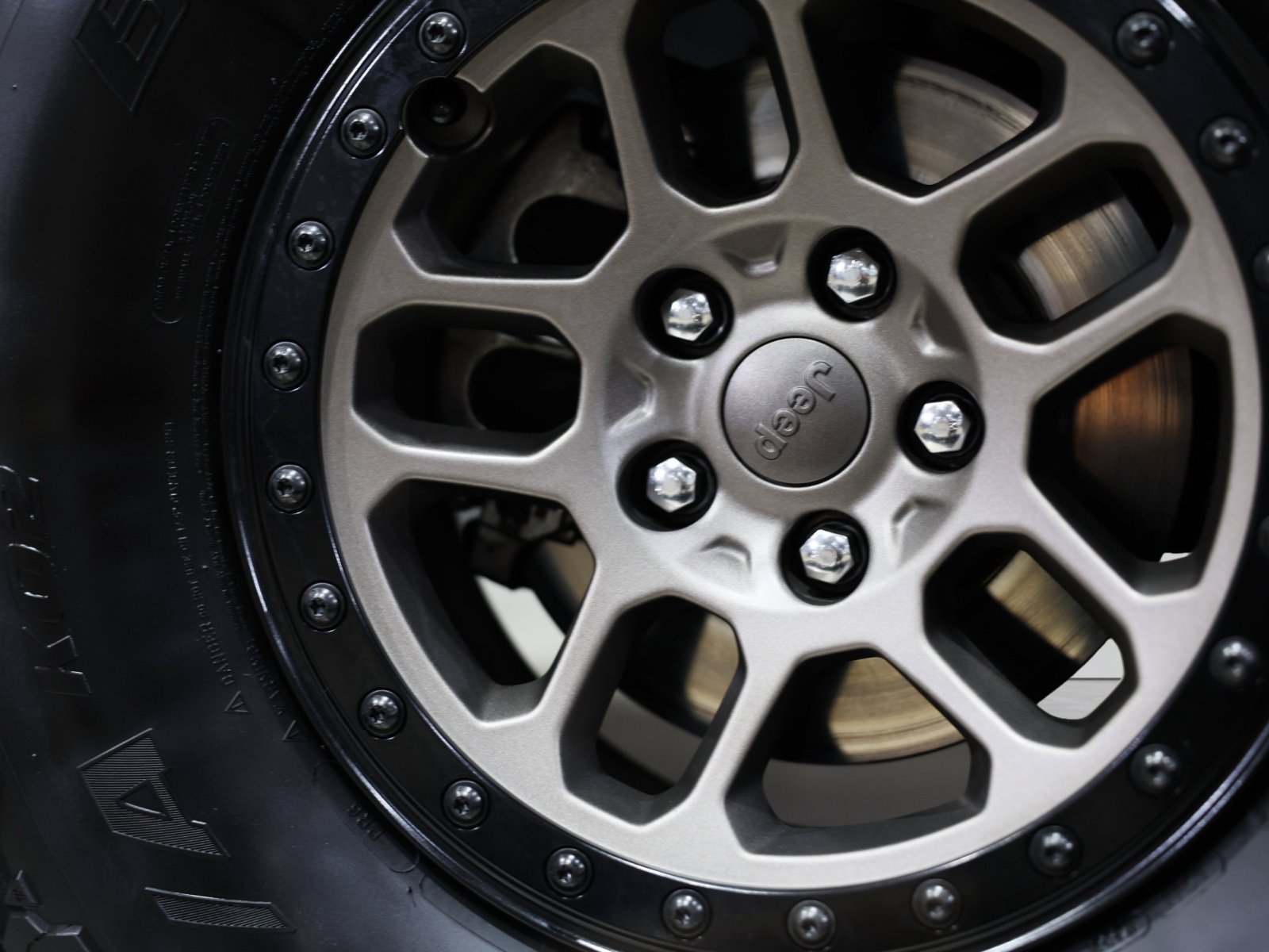 Used 2022 Jeep Wrangler Unlimited Rubicon w/ Xtreme Recon 35" Tire Package AWD/4WD image 26