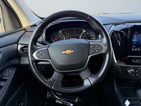 Used 2021 Chevrolet Traverse LT image 12