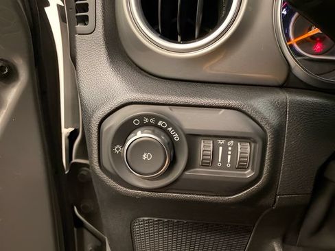 Used 2021 Jeep Wrangler Unlimited Sahara w/ Uconnect 4C Nav & Sound Group AWD/4WD image 21