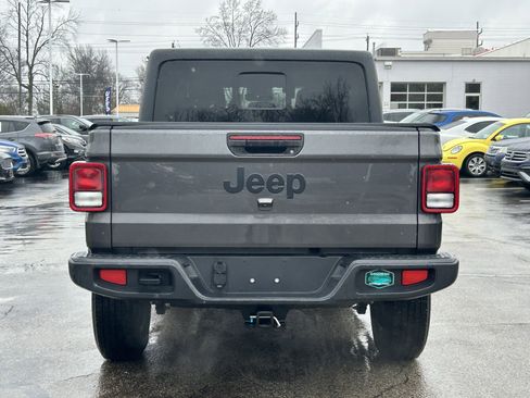 Used 2024 Jeep Gladiator Sport image 6
