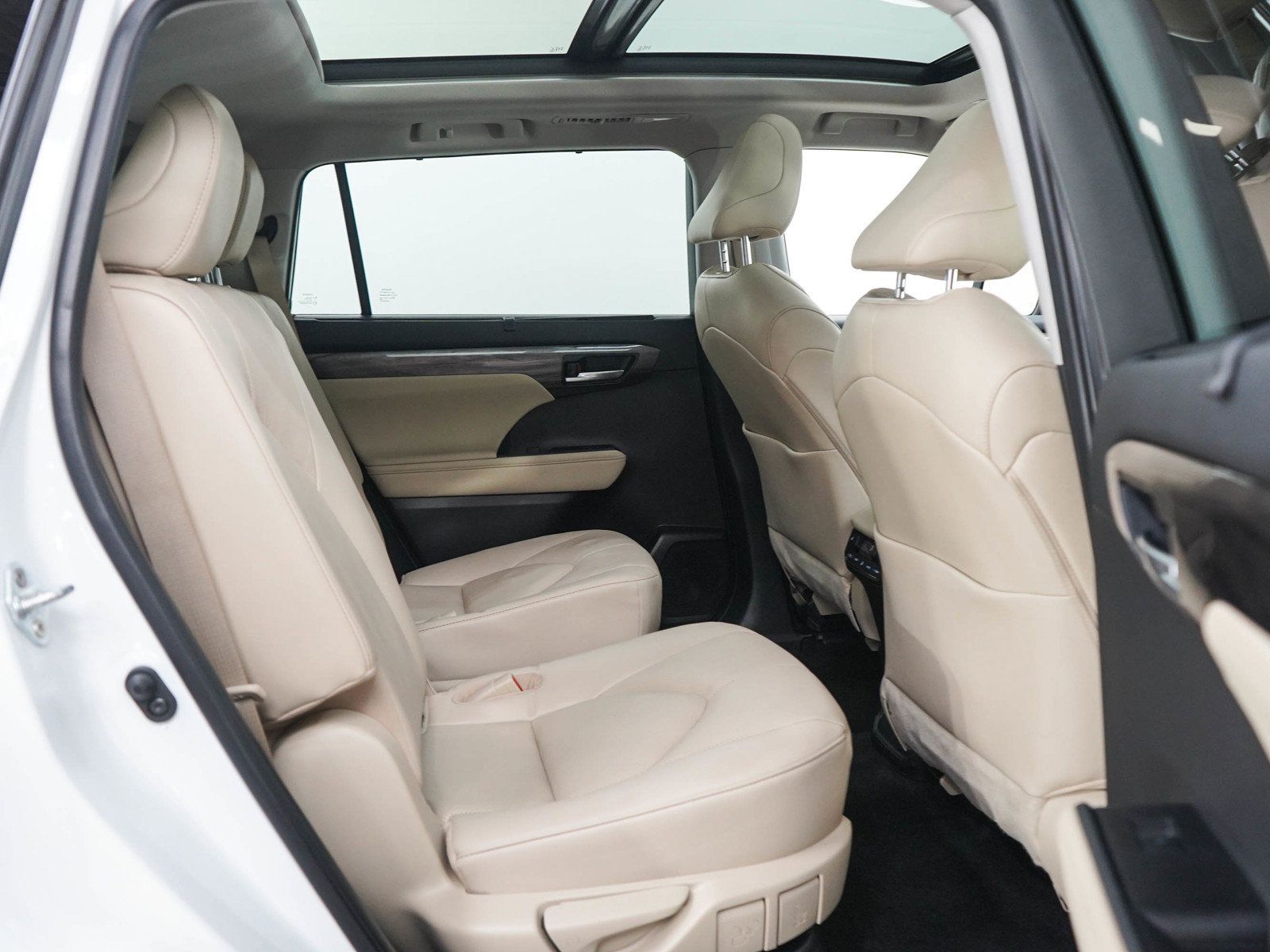 Used 2023 Toyota Highlander Platinum AWD/4WD image 12