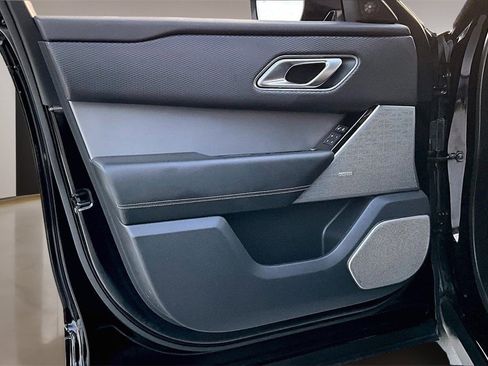 Used 2020 Land Rover Range Rover Velar R-Dynamic S image 18