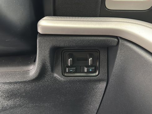 Used 2025 Ford Expedition Active AWD/4WD image 22