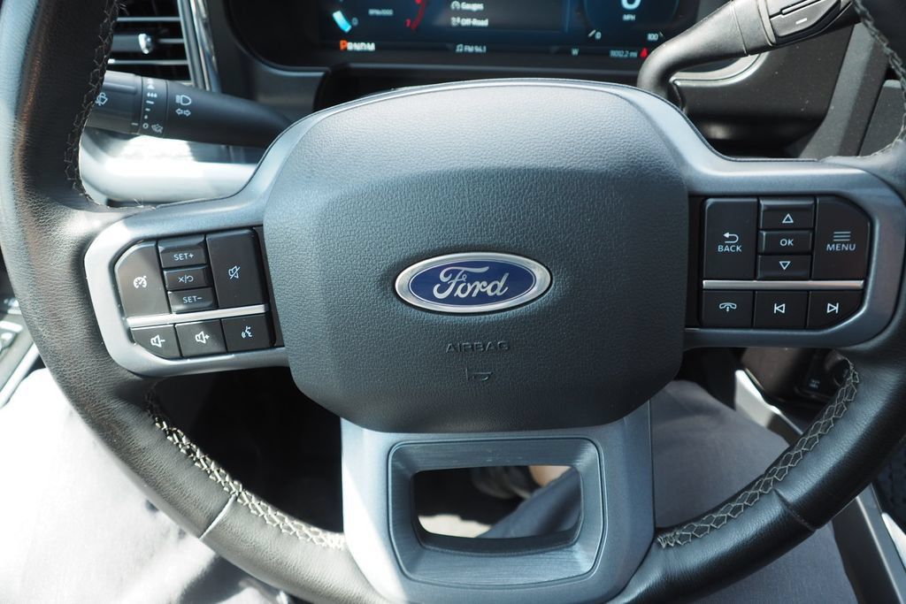 Used 2025 Ford F350 Lariat w/ Black Appearance Package AWD/4WD image 28