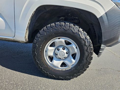 Used 2022 Toyota Tacoma SR image 5