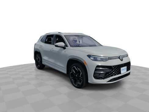 Used 2025 Volkswagen Tiguan SEL R-Line AWD/4WD image 2