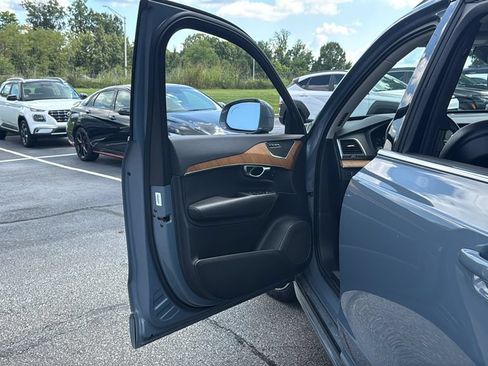 Used 2021 Volvo XC90 T6 Momentum w/ Climate Package AWD/4WD image 15