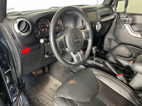 Used 2016 Jeep Wrangler Unlimited Rubicon AWD/4WD image 3