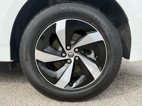 Used 2024 Jaguar F-PACE R-Dynamic S image 12