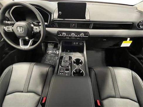 New 2025 Honda Pilot Touring image 16