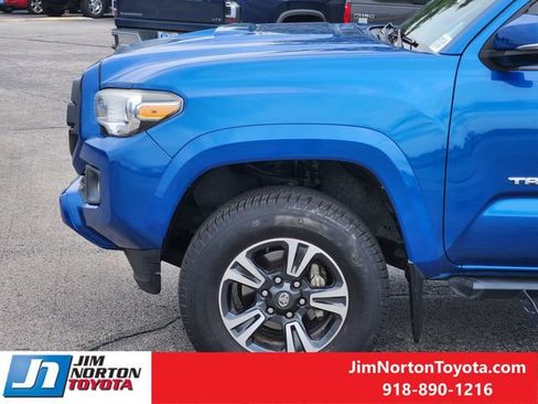 Used 2017 Toyota Tacoma TRD Sport w/ Tow Package RWD image 9
