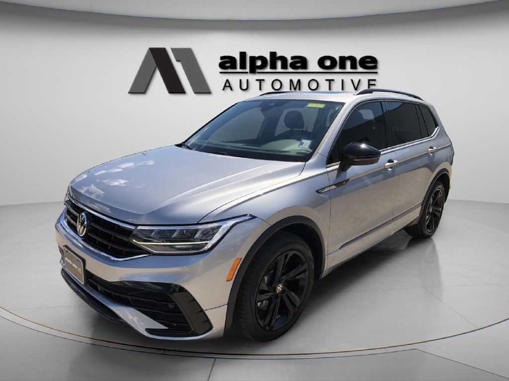 Used 2024 Volkswagen Tiguan SE R-Line FWD image 1
