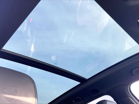 Used 2022 Porsche Cayenne Platinum Edition image 13