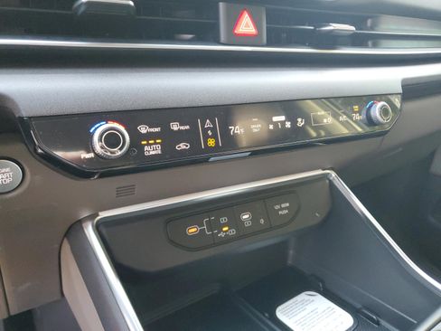 New 2026 Kia Carnival EX FWD image 23