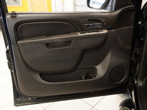 Used 2013 Chevrolet Avalanche LT w/ Suspension Package, Off-Road image 17