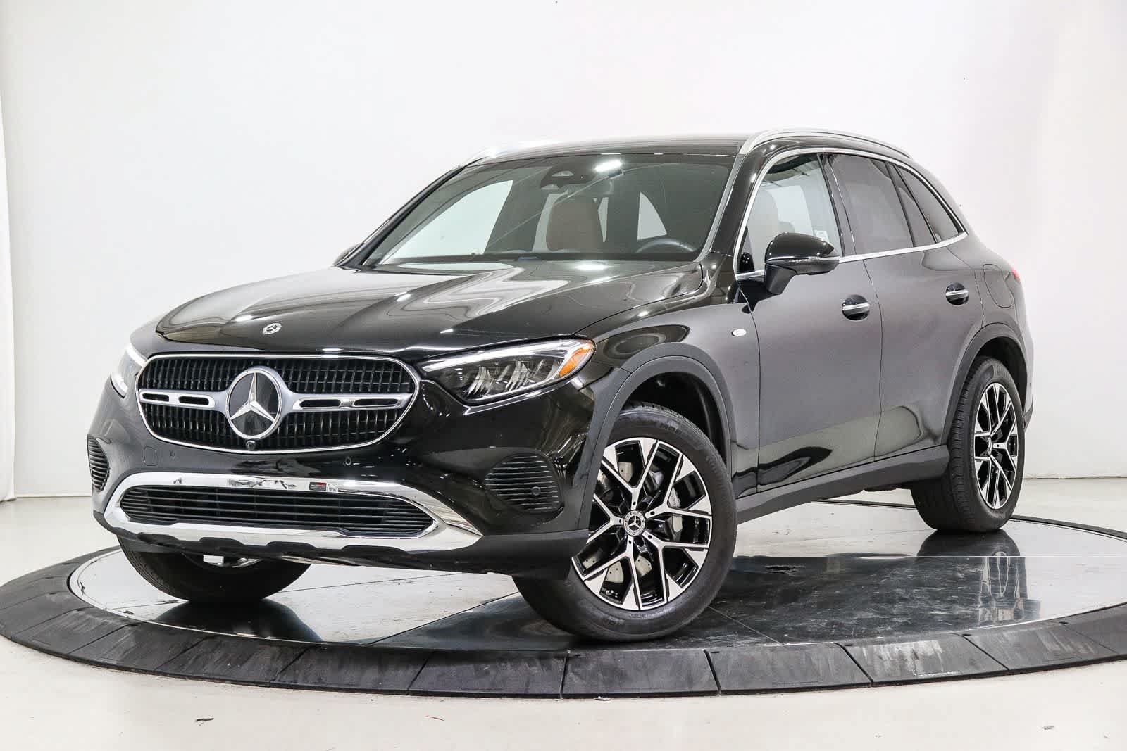 Used 2025 Mercedes-Benz GLC 350e 4MATIC image 1