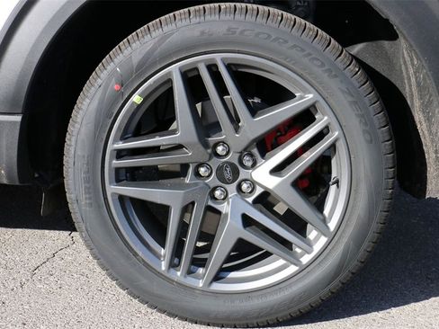 New 2026 Ford Explorer ST-Line w/ ST-Line Street Pack image 8