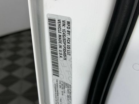 Used 2023 Jeep Wagoneer L Series III w/ Preferred Equipment Group AWD/4WD image 35