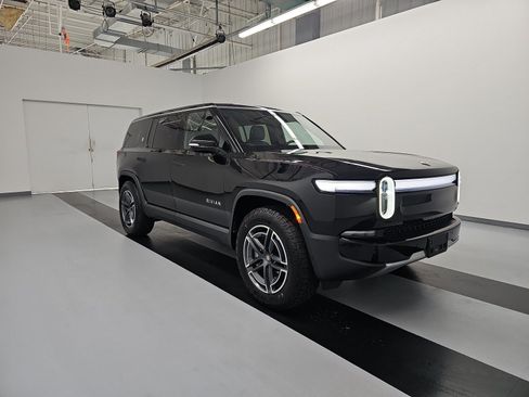 Used 2025 Rivian R1S Adventure AWD/4WD image 7