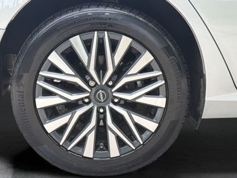 Used 2024 Nissan Altima 2.5 SV AWD/4WD image 45