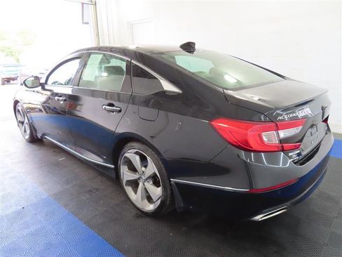 Used 2018 Honda Accord Touring image 10