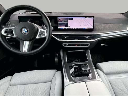Certified 2025 BMW X5 xDrive40i w/ M Sport Package AWD/4WD image 16