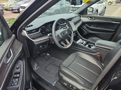 Used 2025 Jeep Grand Cherokee L Limited w/ Luxury Tech Group II AWD/4WD image 11