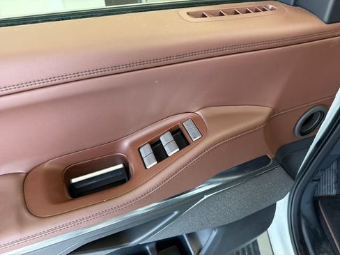 Used 2025 Lincoln Navigator Reserve AWD/4WD image 12