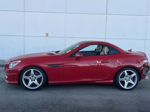 Used 2016 Mercedes-Benz SLK 300 image 3