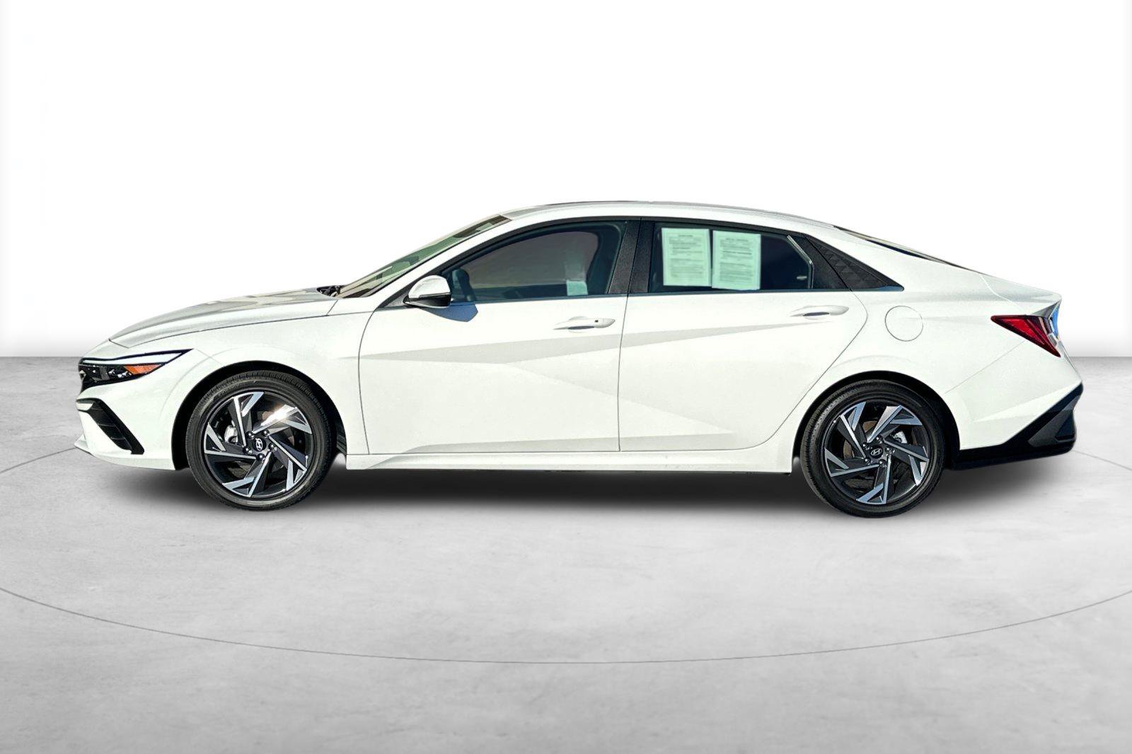 Certified 2026 Hyundai Elantra Limited FWD image 3