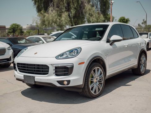 Used 2016 Porsche Cayenne S AWD/4WD image 1