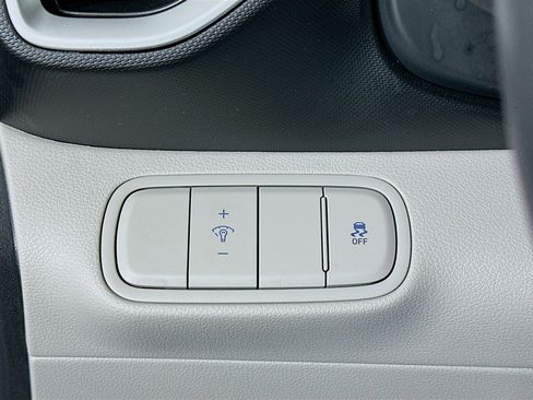 Used 2025 Hyundai Venue SEL image 17