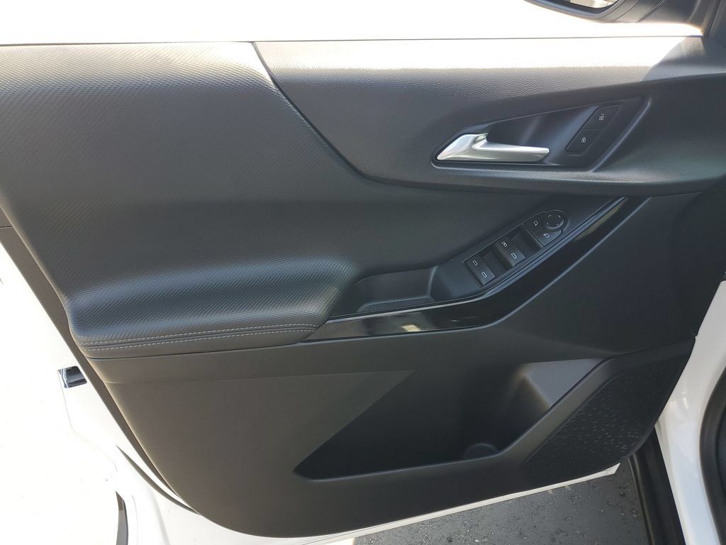 Used 2026 Chevrolet Equinox LT w/ Safety and Technology Package FWD image 22