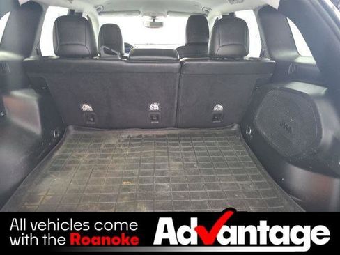 Used 2019 Jeep Cherokee Latitude Plus w/ Comfort/Convenience Group image 15