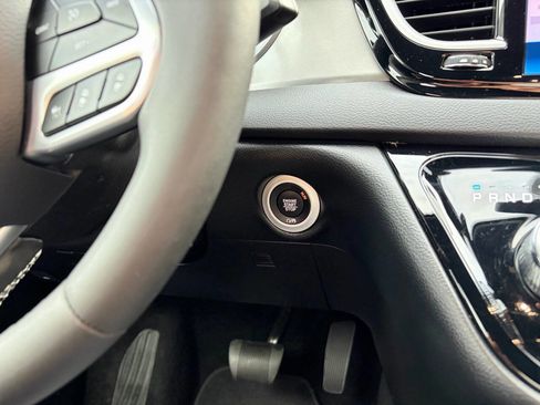 Used 2025 Chrysler Pacifica Select FWD image 22