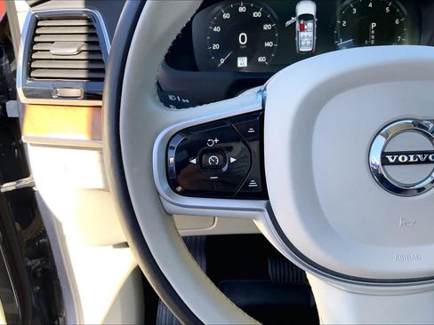 Used 2022 Volvo XC90 T6 Momentum w/ Advanced Package image 24