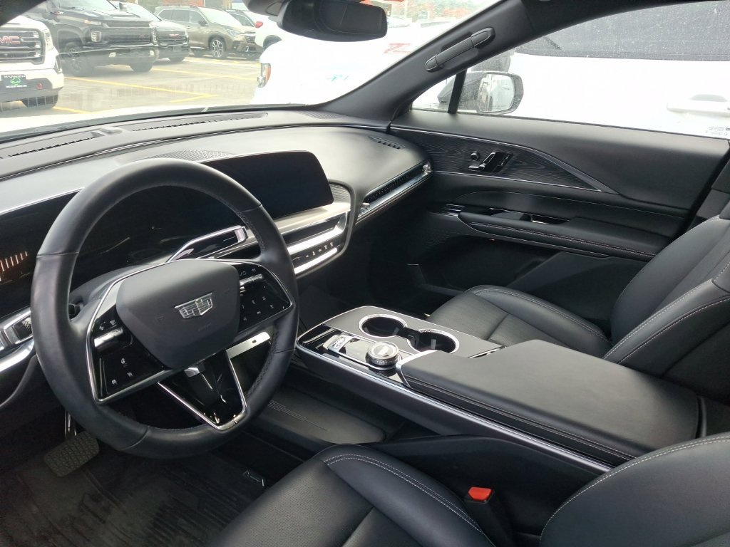Certified 2024 Cadillac Lyriq Luxury AWD/4WD image 10