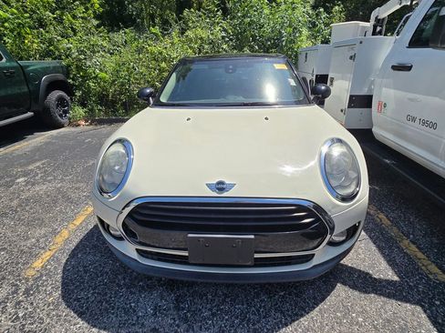 Used 2016 MINI Cooper Clubman FWD image 2
