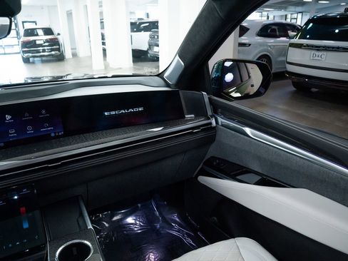 Used 2025 Cadillac Escalade V image 12