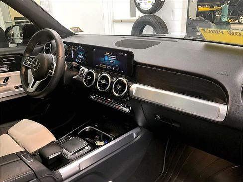Used 2022 Mercedes-Benz GLB 250 4MATIC image 14