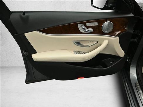 Used 2017 Mercedes-Benz E 300 4MATIC image 20