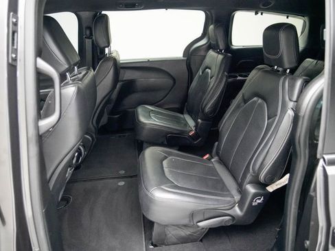 Used 2019 Chrysler Pacifica Touring-L w/ S Appearance Package image 24